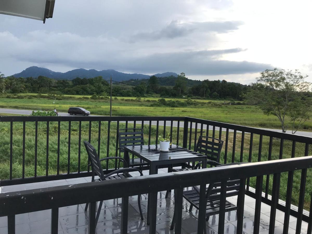 Rumah Sawah Homestay Пасир Путе Екстериор снимка