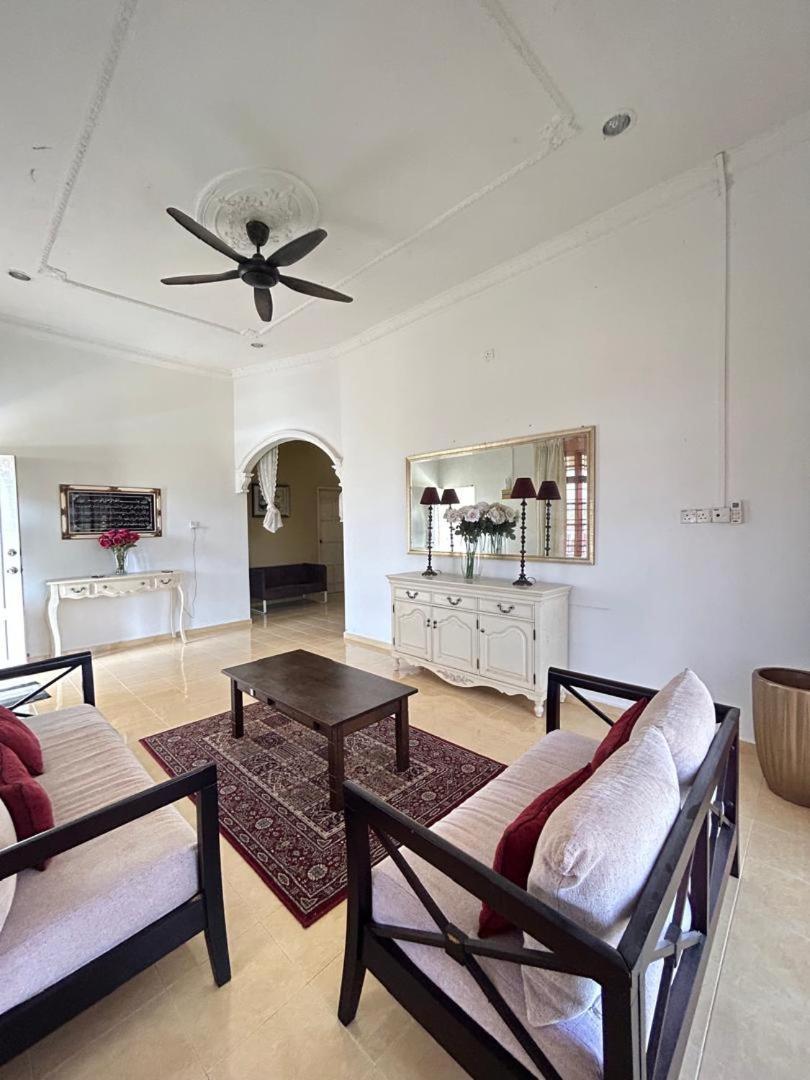 Rumah Sawah Homestay Пасир Путе Екстериор снимка