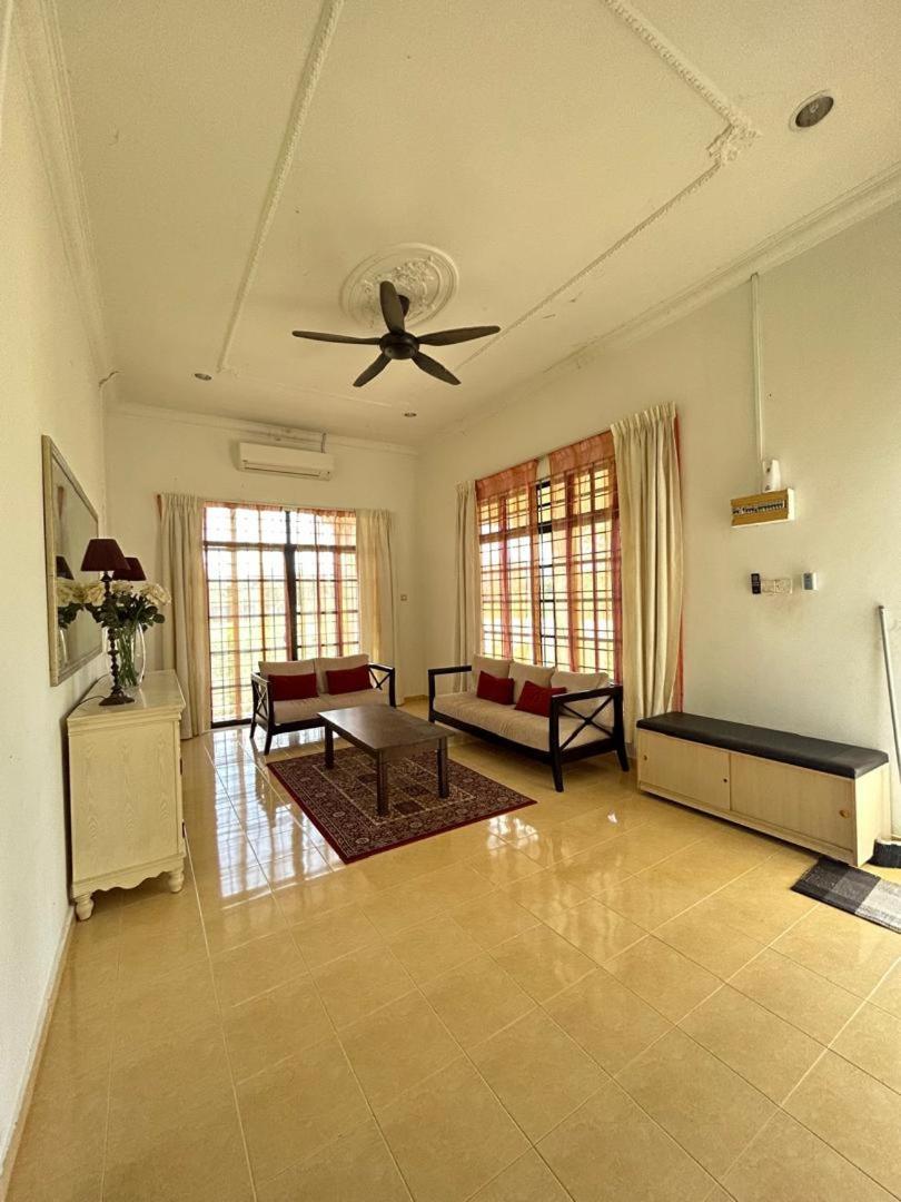 Rumah Sawah Homestay Пасир Путе Екстериор снимка